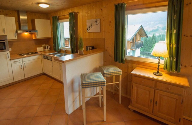 Lovely apartment in villa for 8 people with pool, WIFI, TV, terrace, pets allowed and parking