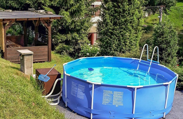 Lovely apartment in villa for 4 guests with pool, WIFI, TV, patio and pets allowed