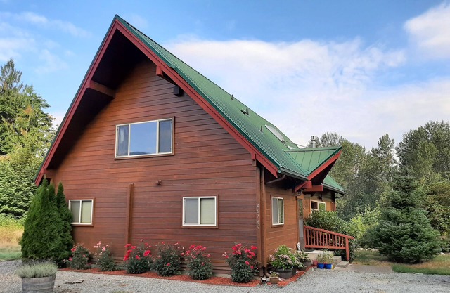 Lovely A-frame Cabin Style Home along the Skagit River
