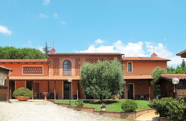 Lovely apartment for 5 people with WIFI, A/C, pool, TV, patio and parking