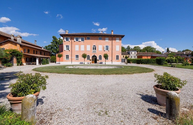 Lovely apartment for 5 guests with WIFI, A/C, TV, terrace, pets allowed and parking