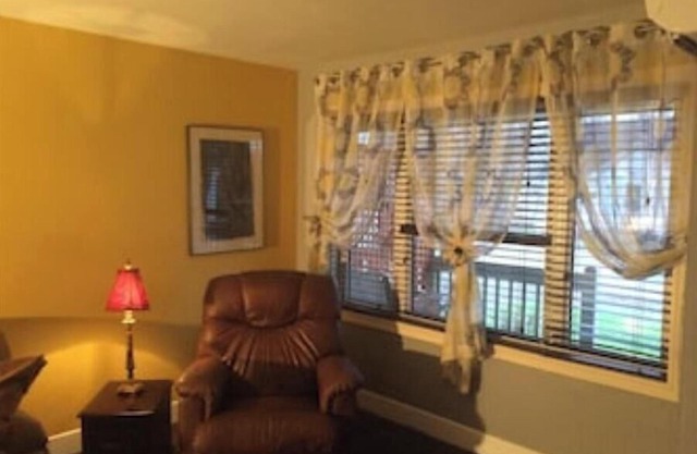Lovely and cozy house in downtown Shediac, water view of the Shediac Ba