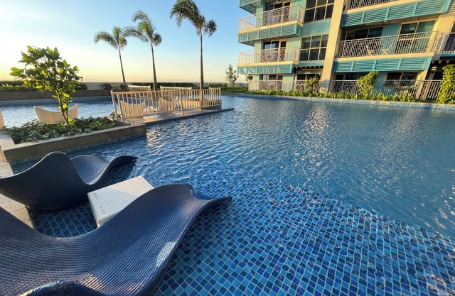 Lovely and Luxurious 3-bedroom with Pool View across Okada Manila near Airport