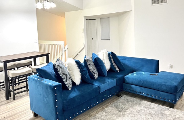 Lovely and Peaceful Apt in the Heart of the City