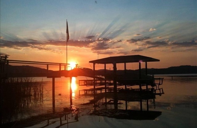 Lovely and Private Lakefront Home!
