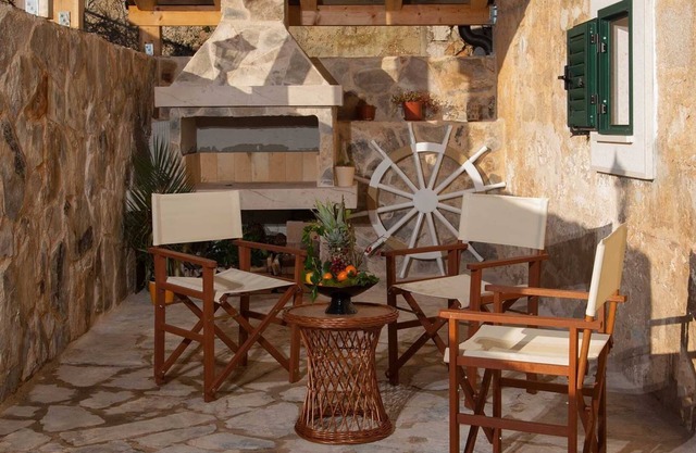Lovely and traditional stone villa in Donje Selo