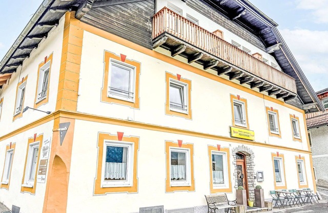 Lovely apartment for 4 people with WIFI, TV, pets allowed and parking