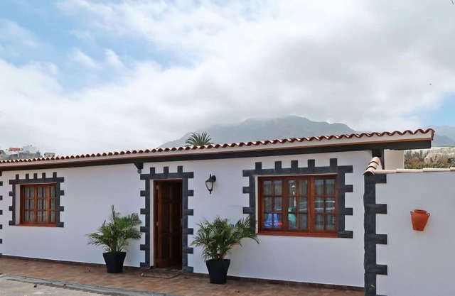 Lovely apartment for 4 guests with WIFI, pool, TV, terrace and parking