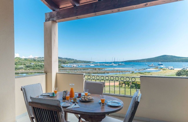 Lovely apartment for 4 guests with WIFI, A/C, TV, terrace and parking