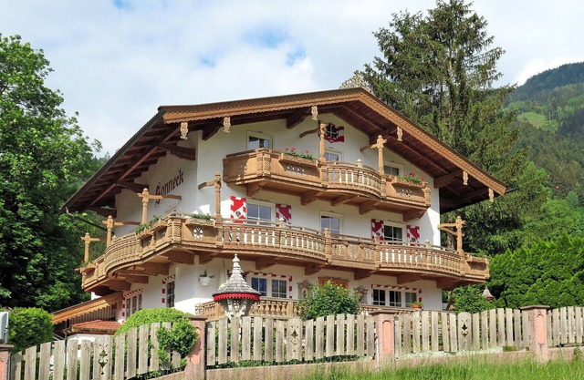 Lovely apartment for 12 people with WIFI, TV, patio and parking