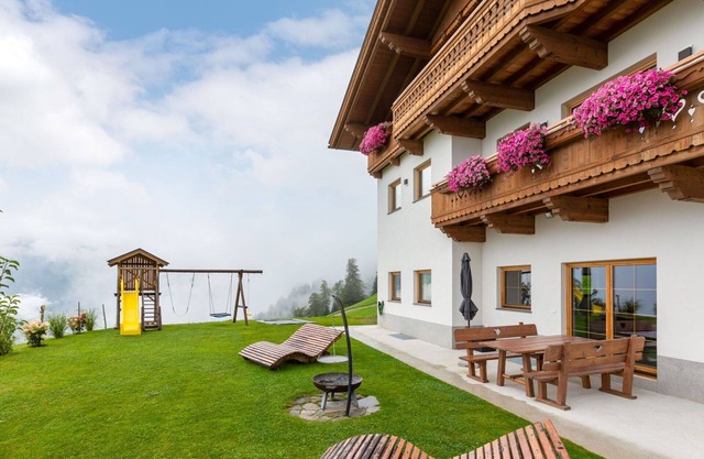 Lovely apartment for 8 guests with WIFI, TV, patio, panoramic view and parking