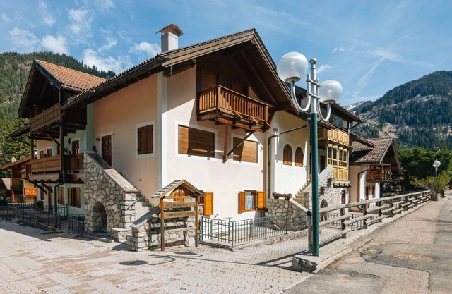 Lovely apartment for 5 guests with WIFI, pets allowed and parking