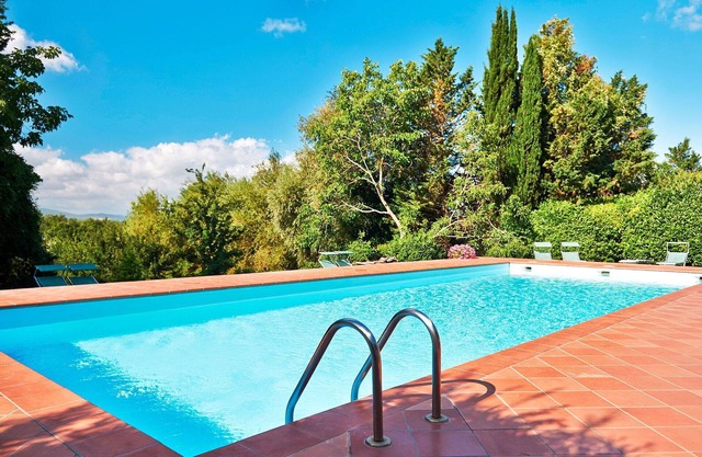 Lovely apartment in villa for 2 guests with WIFI, pool, TV, terrace and parking