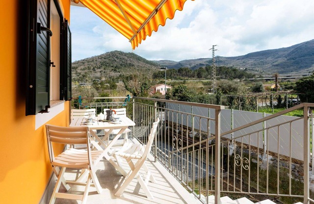 Lovely apartment for 4 people with WIFI, A/C, TV, balcony, panoramic view and parking