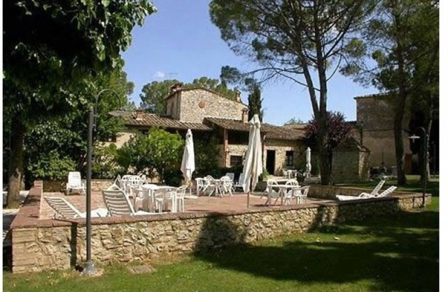 Lovely apartment in villa for 6 people with pool, TV, patio, pets allowed and parking