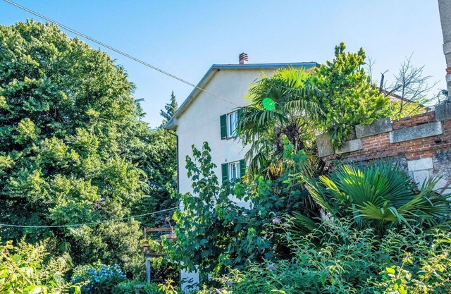 Lovely apartment for 4 guests with WIFI, A/C, TV, balcony and parking