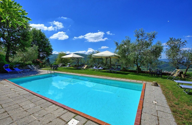 Lovely apartment with WIFI, pool, TV, patio, panoramic view, parking, close to Greve In Chianti