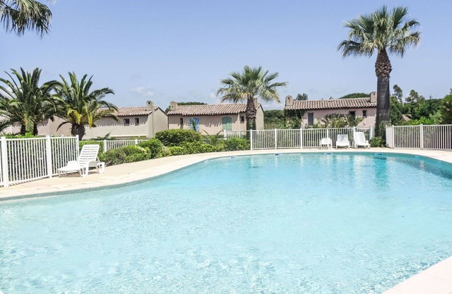 Lovely apartment for 4 people with WIFI, pool, TV, patio and pets allowed
