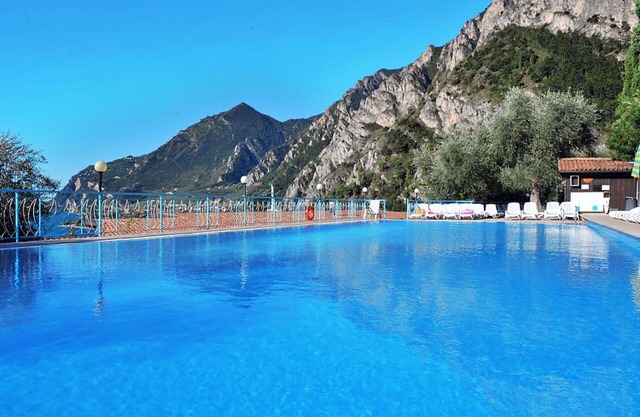 Lovely apartment for 4 guests with hot tub, A/C, pool, WIFI, TV, terrace and parking
