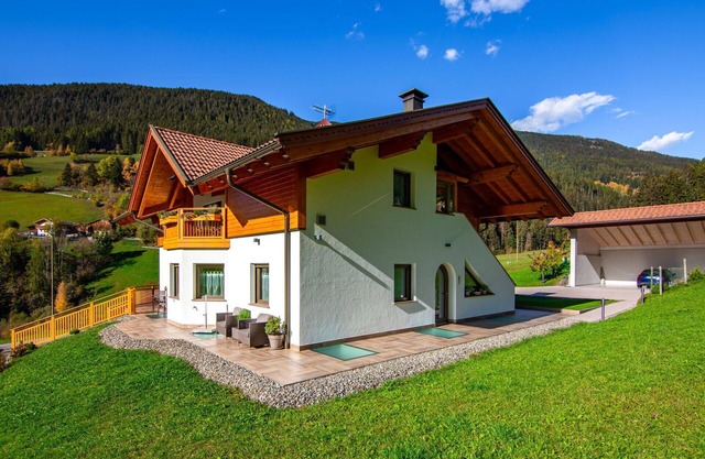 Lovely apartment for 6 people with WIFI, TV, balcony and parking