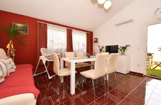 Lovely apartment for 4 guests with WIFI, A/C, TV, terrace and parking