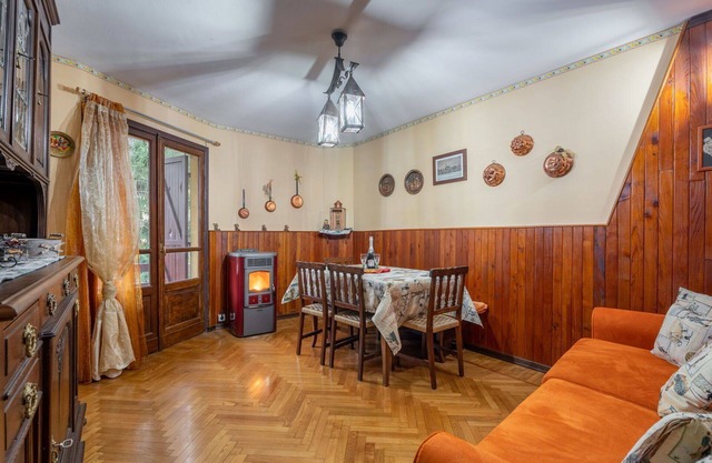 Lovely apartment for 4 guests with WIFI, TV, patio, pets allowed and parking