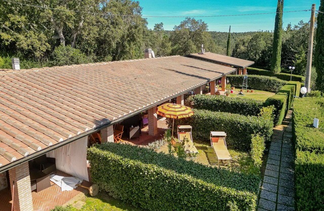 Lovely apartment in villa for 6 people with WIFI, A/C, TV, terrace, pets allowed and parking