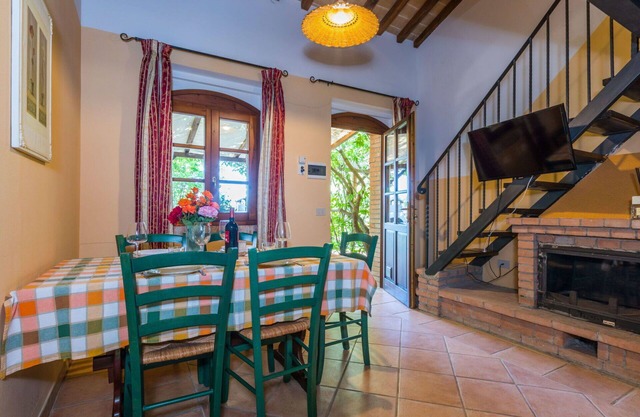 Lovely apartment for 5 people with A/C, pool, WIFI, TV, patio and parking