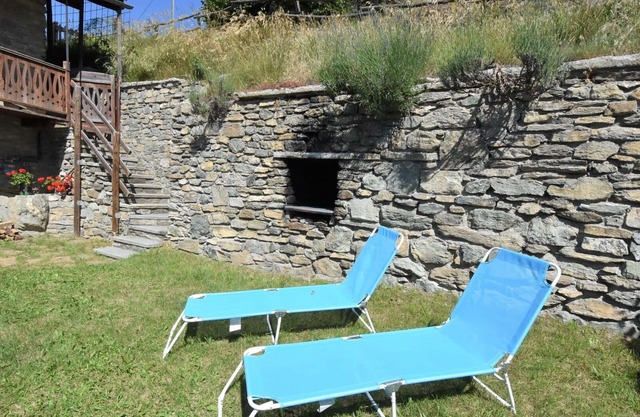 Lovely apartment for 4 people with TV, balcony, pets allowed and parking, close to Aosta
