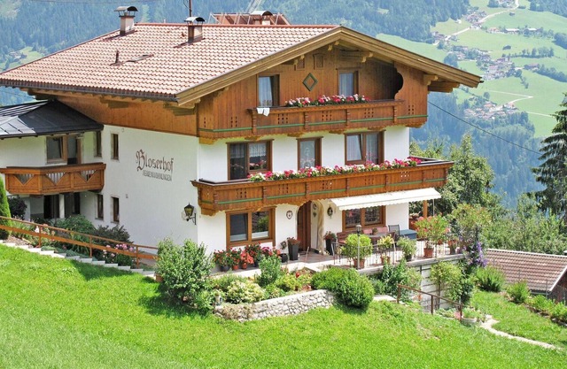 Lovely apartment for 8 people with WIFI, TV, terrace and parking