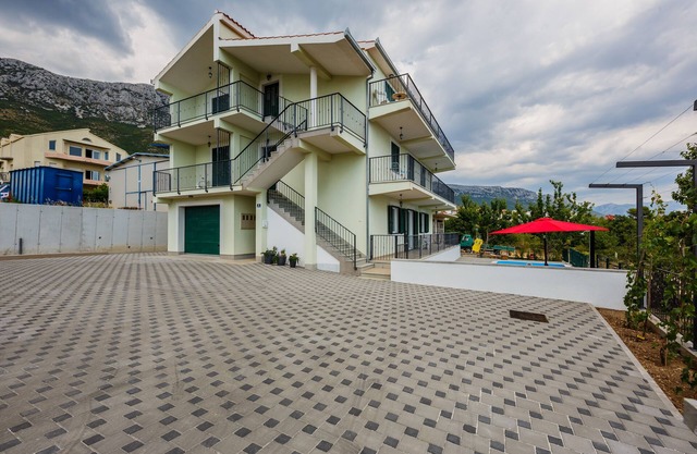 Lovely Apartment with Panoramic Sea Views & Swimming Pool