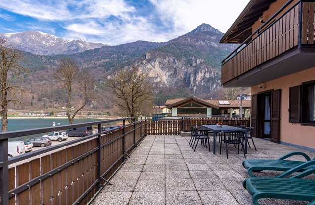 Lovely apartment for 5 people with WIFI, TV, terrace, pets allowed and parking