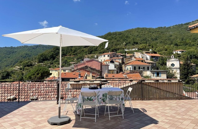 Lovely apartment for 6 guests with WIFI, TV, terrace, pets allowed and parking