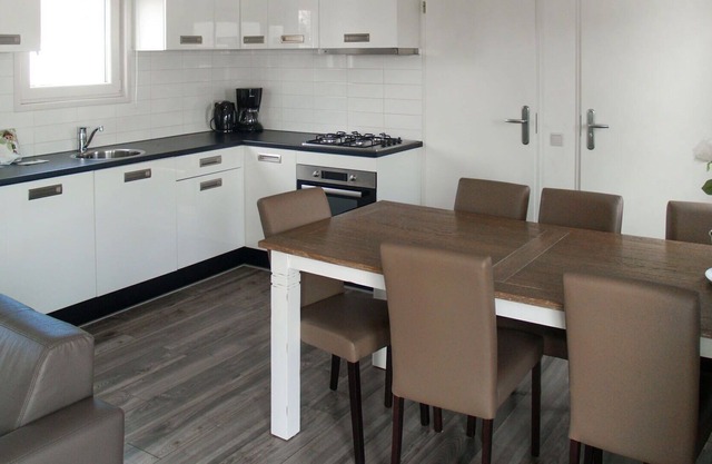 Lovely apartment in villa for 6 people with WIFI, TV, terrace and parking