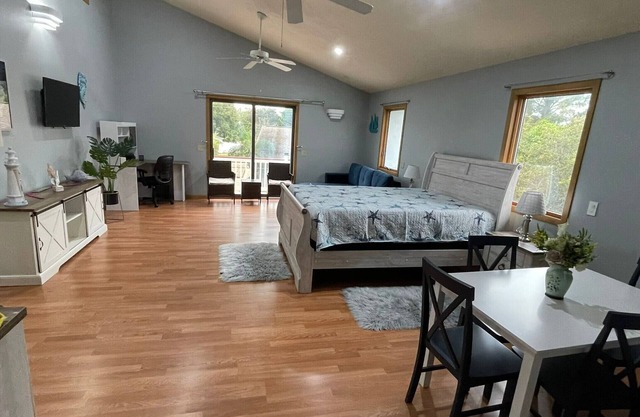 Lovely apartment 5 minutes to the beach, restaurants, shopping and services