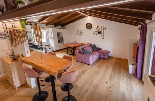 Lovely apartment a stone's throw from the lake and close to the center