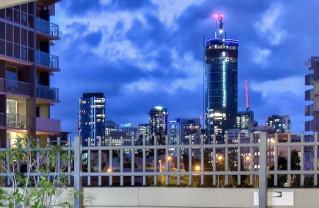 Lovely apartment in the heart of Kangaroo Point with gym access!