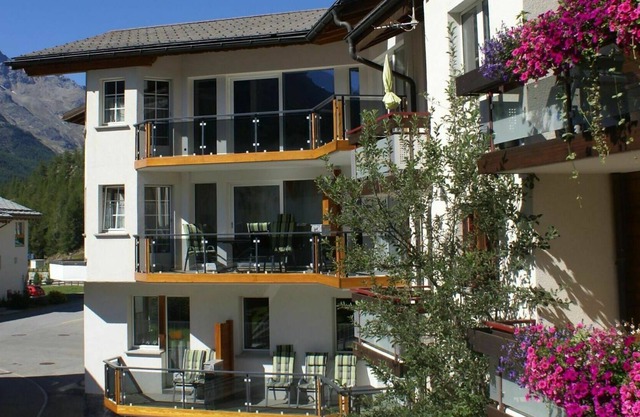 Lovely apartment for 4 people with WIFI, hot tub, TV, balcony and parking