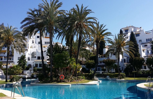 Lovely apartment in tropical garden, walking distance to Puerto Banus and beach