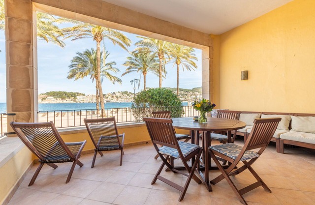 Lovely Apartment On the Beach with Beautiful Terraces, A/C & Wi-Fi
