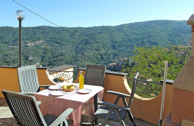 Lovely apartment for 5 guests with WIFI, TV, terrace, panoramic view and parking