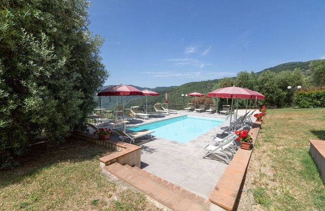 Lovely apartment for 4 guests with A/C, pool, WIFI, TV, pets allowed, panoramic view and parking