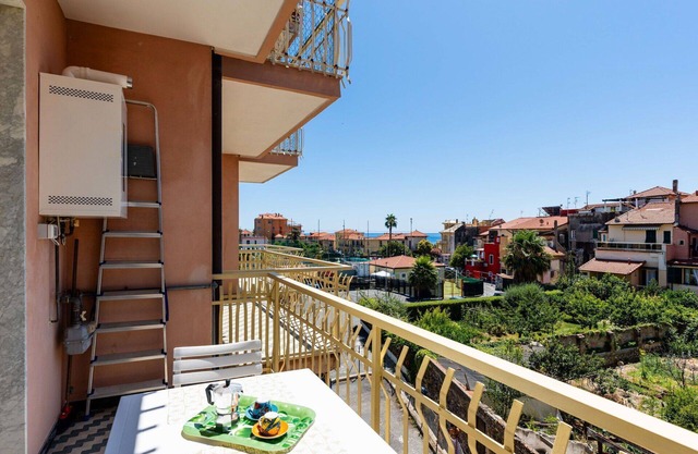 Lovely apartment for 5 people with WIFI, balcony and parking
