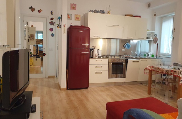 Lovely apartment few minutes walk from Garda and the Lake, swimming pool nearby.