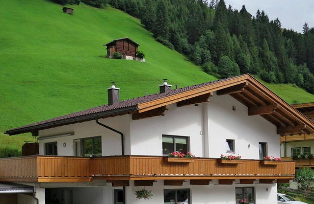 Lovely apartment for 8 people with WIFI, TV, terrace and parking