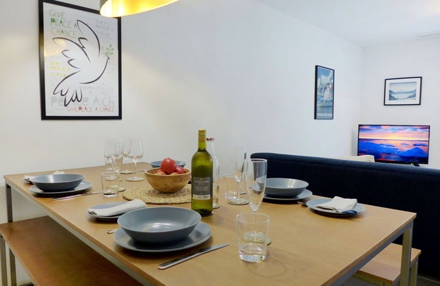 Lovely apartment for 4 guests with WIFI, TV, balcony, pets allowed and parking