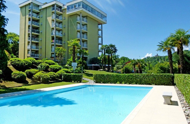 Lovely apartment for 2 people with WIFI, pool, TV, terrace, pets allowed and parking