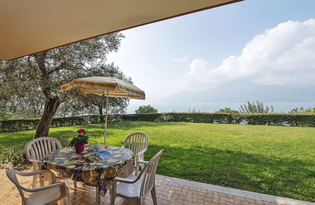 Lovely apartment for 7 guests with WIFI, pool, TV, terrace and parking