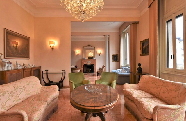Lovely apartment for 10 guests with WIFI, A/C, TV, balcony and parking