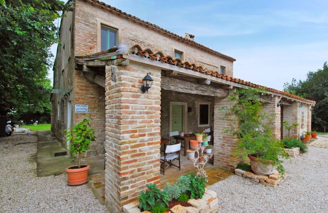 Lovely apartment for 2 people with pool, WIFI, A/C, TV, patio, pets allowed and parking